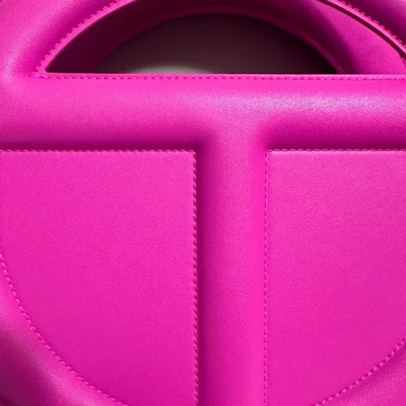 Telfar Circle Bag Azalea Pink – Like New, w/ Dust Bag & Box - Picture 3 of 11